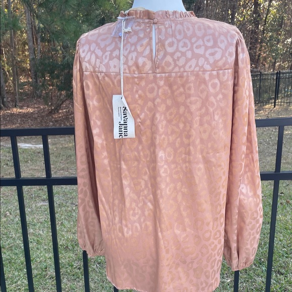 Savanna Jane Metallic Leopard Print Blouse in Coral/Copper Toned - Picture 6 of 10